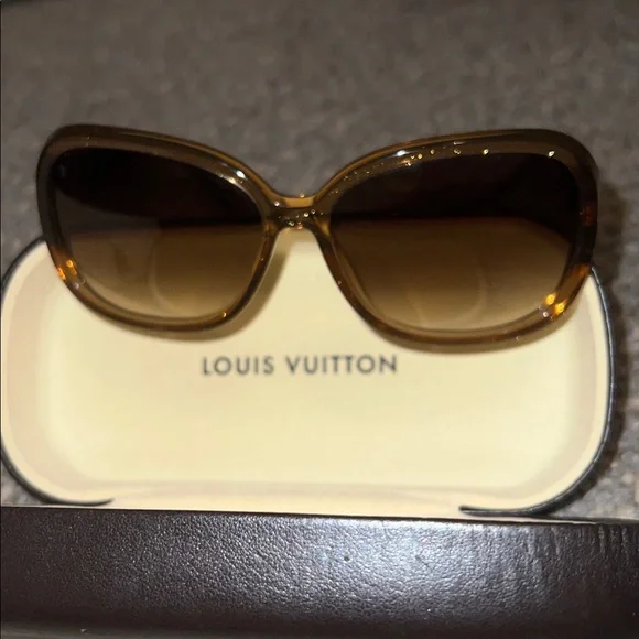 Authentic Louis Vuitton sunglasses - Picture 3 of 13